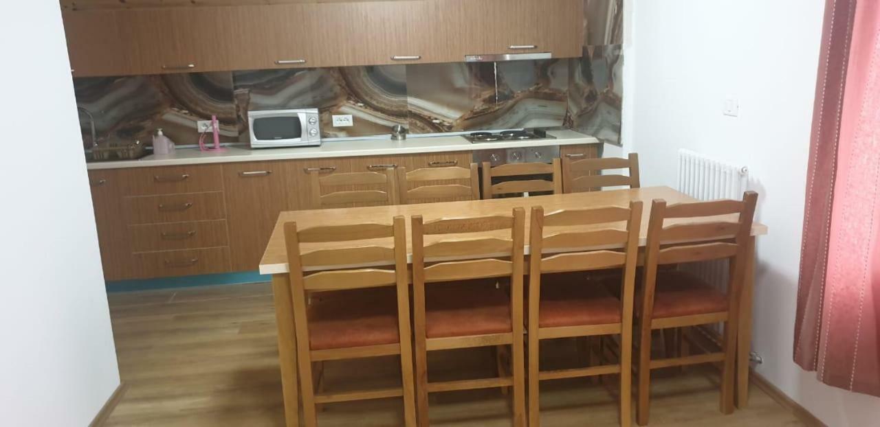 الشقق الفندقية Bujtinat E Lugines فالبني المظهر الخارجي الصورة
