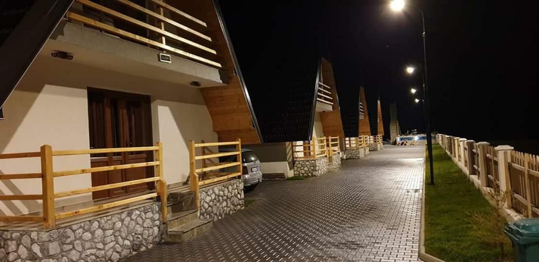 الشقق الفندقية Bujtinat E Lugines فالبني المظهر الخارجي الصورة